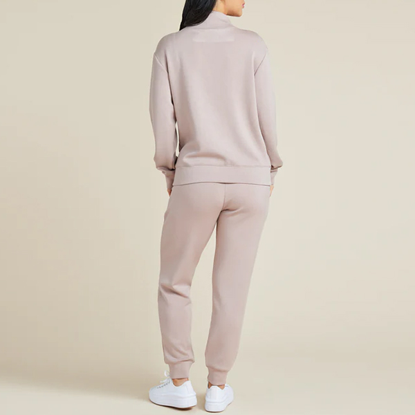 hongfeng creates jogger outfit collections that bring the latest trends to your wardrobe.